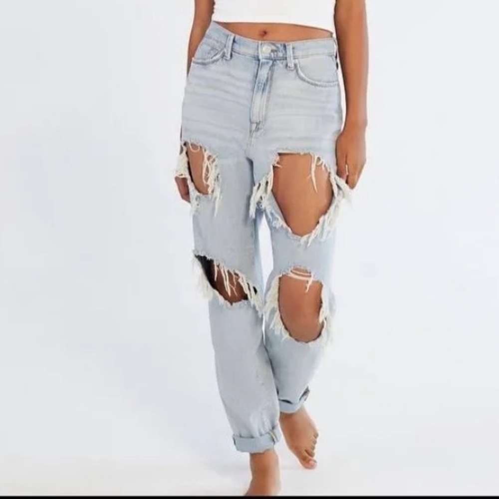 BDG Urban Outfitters Mom High-Rise Jeans Ripped